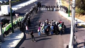 Fotos: Granaderos repliegan a manifestantes frente a CU
