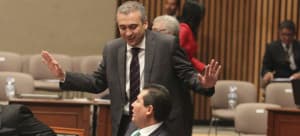 "No estamos cooptados": consejero del IFE responde a AMLO