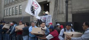 Corte rechaza que la CFE contrate a ex trabajadores de LyFC