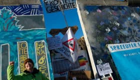 Alemanes protegen restos del Muro de Berlín