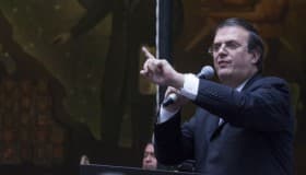 Presenta Ebrard decálogo por un nuevo PRD