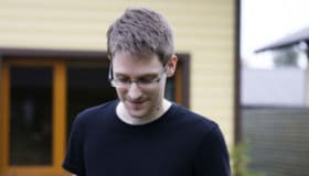 Snowden regresaría a EU si le garantizan un juicio justo: abogado 