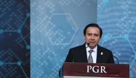 Defiende Tomás Zerón los peritajes de la PGR sobre Ayotzinapa