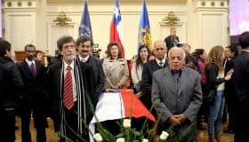 Pablo Neruda será sepultado por cuarta vez; le rinden homenaje en Congreso chileno