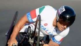 Ex piloto de Fórmula Uno, Alex Zanardi, gana oro en ciclismo de mano