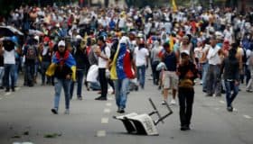 Grandes medios no reportan violencia de la derecha contra "chavistas:" López y Rivas (Video)