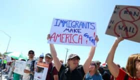 Ley antiinmigrante de Texas enfrentará primer reto ante Corte