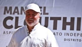 "Pinche aplicación"... Manuel Clouthier se queja de las dificultades para recabar firmas