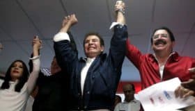 Presidente hondureño se declara reelecto; primer conteo oficial lo contradice