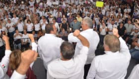 Declina ex rector Alejandro Vera por Cuauhtémoc Blanco (Nota y video)