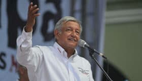 Última fotografía: AMLO puntea; Anaya y Meade pelean 2o lugar, según encuestas