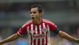 Omar Bravo pone punto final a su carrera (Video)