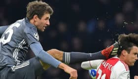 Deja Thomas Müller impresos los tachones en la nuca de Nicolás Tagliafico (Video)