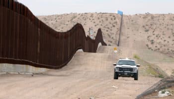 A 20 días de los comicios, Trump dice que Biden es comunista y que México paga el muro | Video