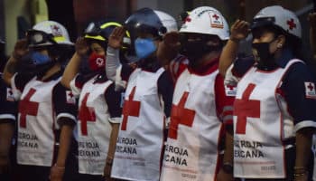 Los voluntarios que cambian o salvan vidas día con día | Video