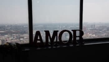 Día de San Valentín: Amor con barreras... sanitarias | Fotos