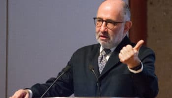 AMLO descalifica para no discutir temas: Cossío | Video