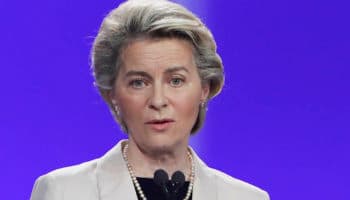 Ursula Von der Leyen avisa a Hungría que su ley anti-LGTBI es 'una vergüenza'