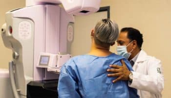Leucemia mieloide aguda aparece en mexicanos más jovenes: experto