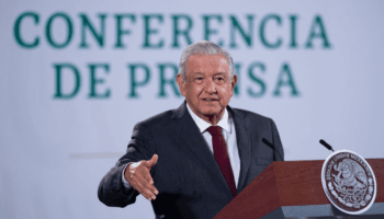 Académicos e intelectuales de la UNAM legitimaron la privatización; Salinas cooptó a casi todos: AMLO