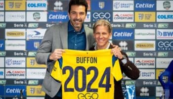 Firma Gianluigi Buffon con Parma hasta el 2024 | Video