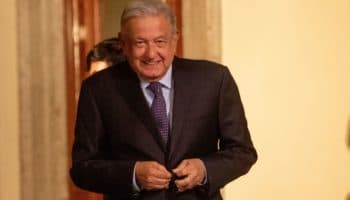 Dos tercios de los mexicanos a favor de AMLO en la consulta: El Financiero