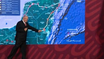 Asegura AMLO que obras de Tren Maya no afectan aguas de Laguna de Bacalar
