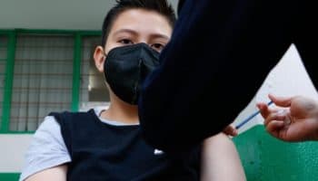 Llega a México nuevo embarque con un millón de vacunas de Covid-19 para niños