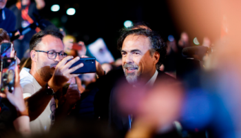 Con cuatro minutos de aplausos, Iñárritu presenta su nueva película en el Festival de Cine de Venecia