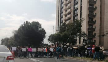Alumnos del IPN bloquean Periférico Sur; denuncian falta de maestros, materiales, y mala administración