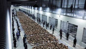 Exigen suspender el régimen de excepción en El Salvador tras miles de denuncias y cientos de muertos