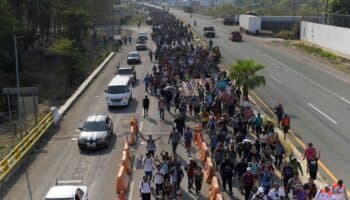 Migrantes buscan salir del sur de México ante fin del Título 42
