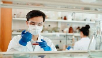 Sheinbaum pide a estudiantes  no involucrase en la fabricación de fentanilo