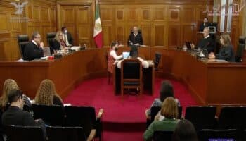 Corte confirma admisión de controversia del INE contra Plan B