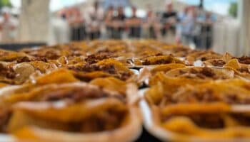 ¡Van con todo! CDMX rompe récord Guinness de tacos servidos en 1 hora