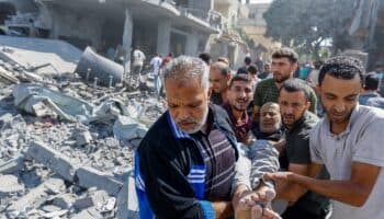 Camiones de ayuda humanitaria entran a Gaza por paso fronterizo egipcio de Rafah