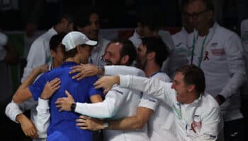 Copa Davis: Sinner remonta a Djokovic; Italia se mantiene con vida