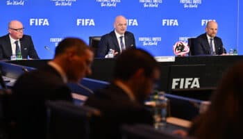 Solicita FIFA a Federaciones de Futbol medidas más estrictas contra el racismo | Video