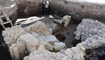 Hallazgo de redes de canales y embarcadero prehispánicos evidencia el entorno lacustre de Tlatelolco