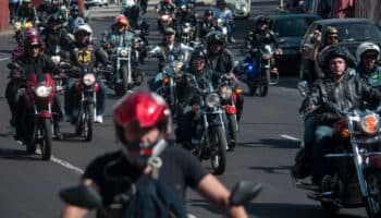 Motociclistas tienen su propio carril para evitar accidentes en Monterrey