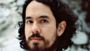 El escritor Jorge Comensal es el nuevo director de la Revista de la Universidad de México