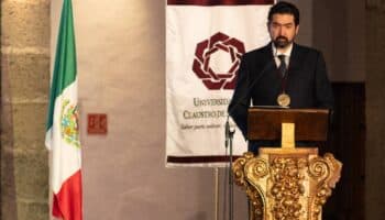 Rafael Tovar toma protesta como nuevo rector de la Universidad del Claustro de Sor Juana