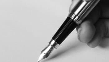 ¿Poesía hecha con IA o la de grandes autores? Esto opinan los lectores