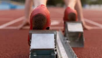 Condenan a ex campeón ruso de atletismo por robo y asalto