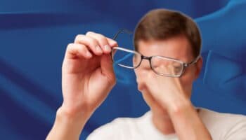 Dedicar una hora diaria más a las pantallas se asocia a un 21% más de riesgo de miopía