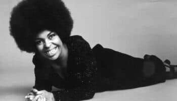 A los 88 años, muere Roberta Flack, la intérprete de “Killing Me Softly With His Song”