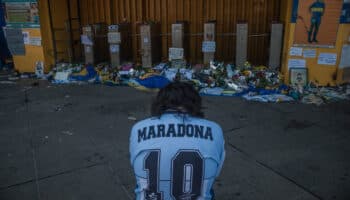 Piden apartar a hermanas de Maradona del juicio; niega tribunal la petición