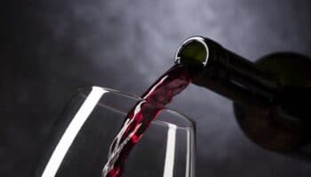 El consumo mundial de vino bajó en 2024 a su menor nivel desde 1961