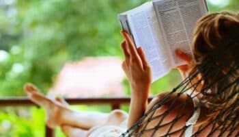 Leer reduce el estrés, mejora la concentración y fomenta la plasticidad cerebral: Estudio