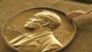 Vargas Llosa y otros diez escritores en español que recibieron el Nobel de Literatura